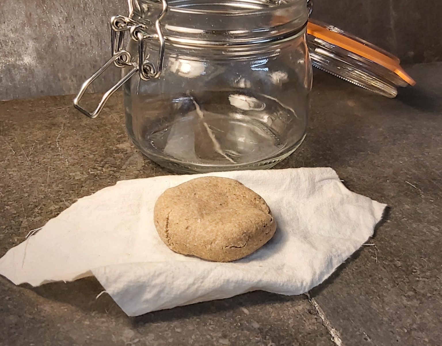 riot rye sourdough starter & flour (free of artificial chemicals